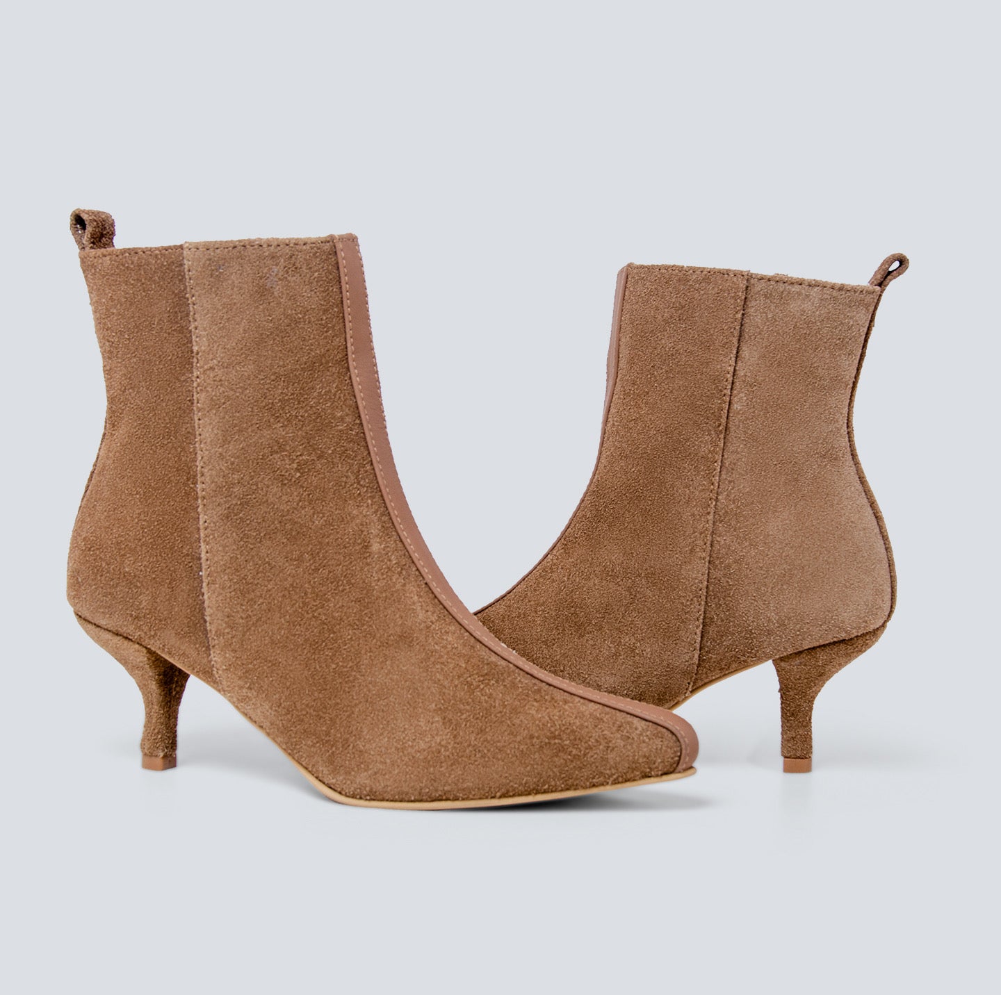 Botines en cuero lineal café claro