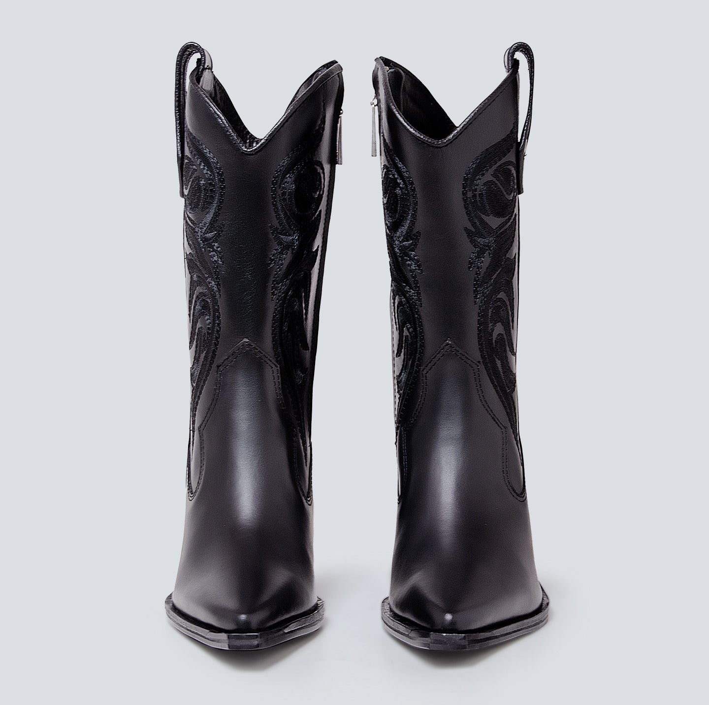Botas en cuero para mujer bordada corta