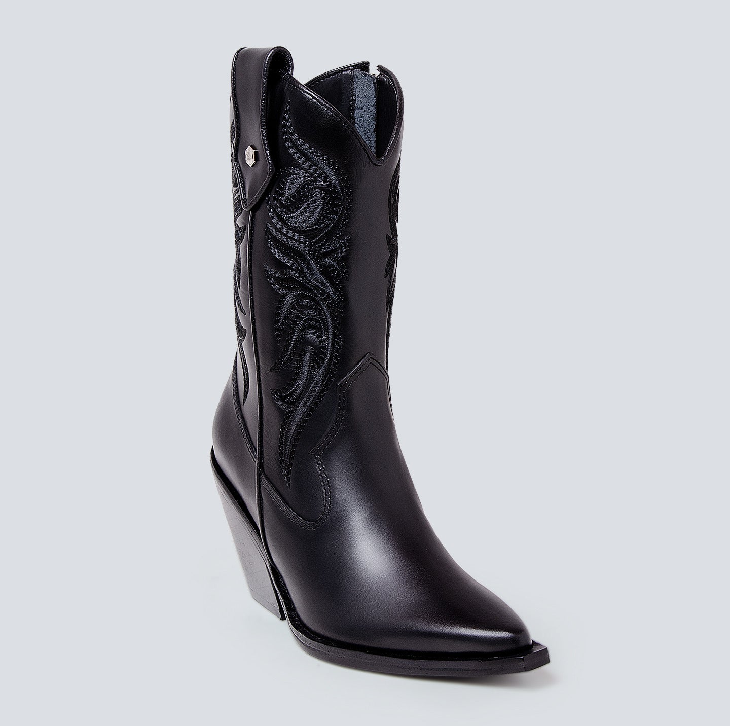 Botas en cuero para mujer bordada corta
