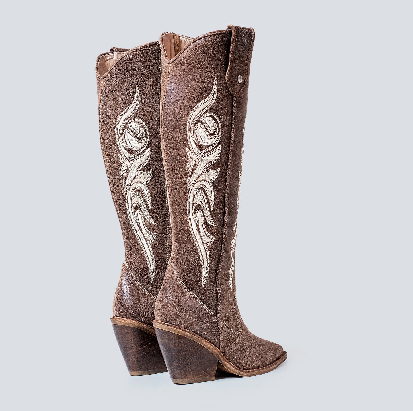 Botas en cuero larga bordada Arena