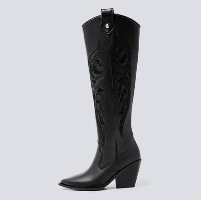 Botas en cuero larga bordada