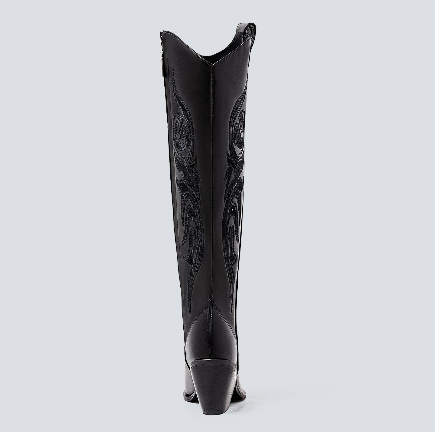 Botas en cuero larga bordada