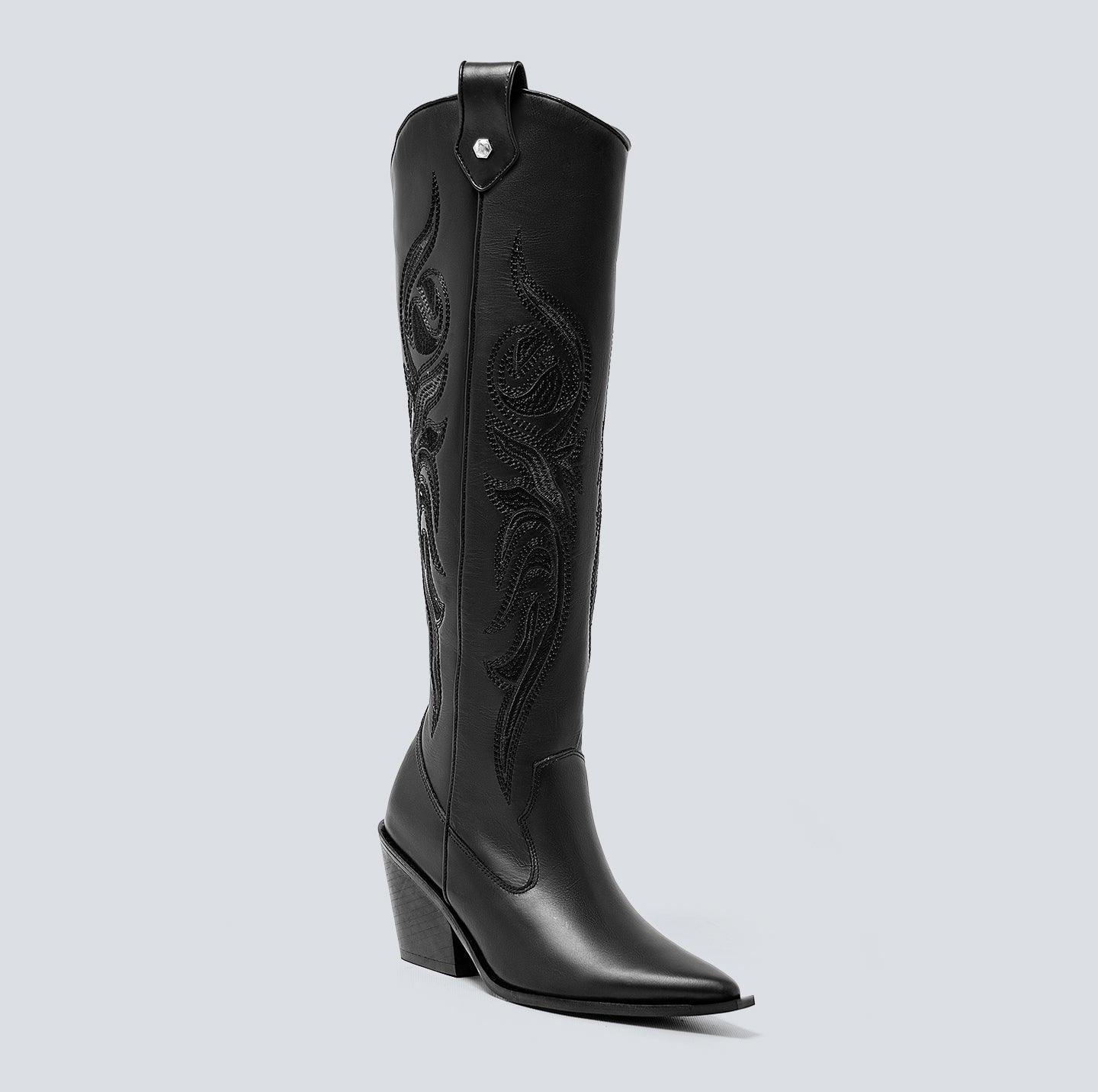 Botas en cuero larga bordada