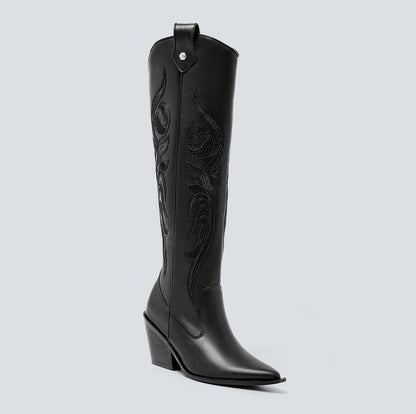 Botas en cuero larga bordada