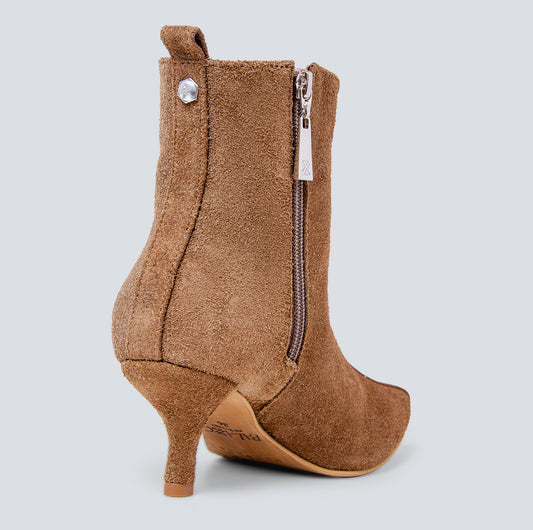 Botines en cuero lineal café claro