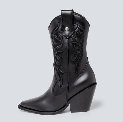 Botas en cuero para mujer bordada corta