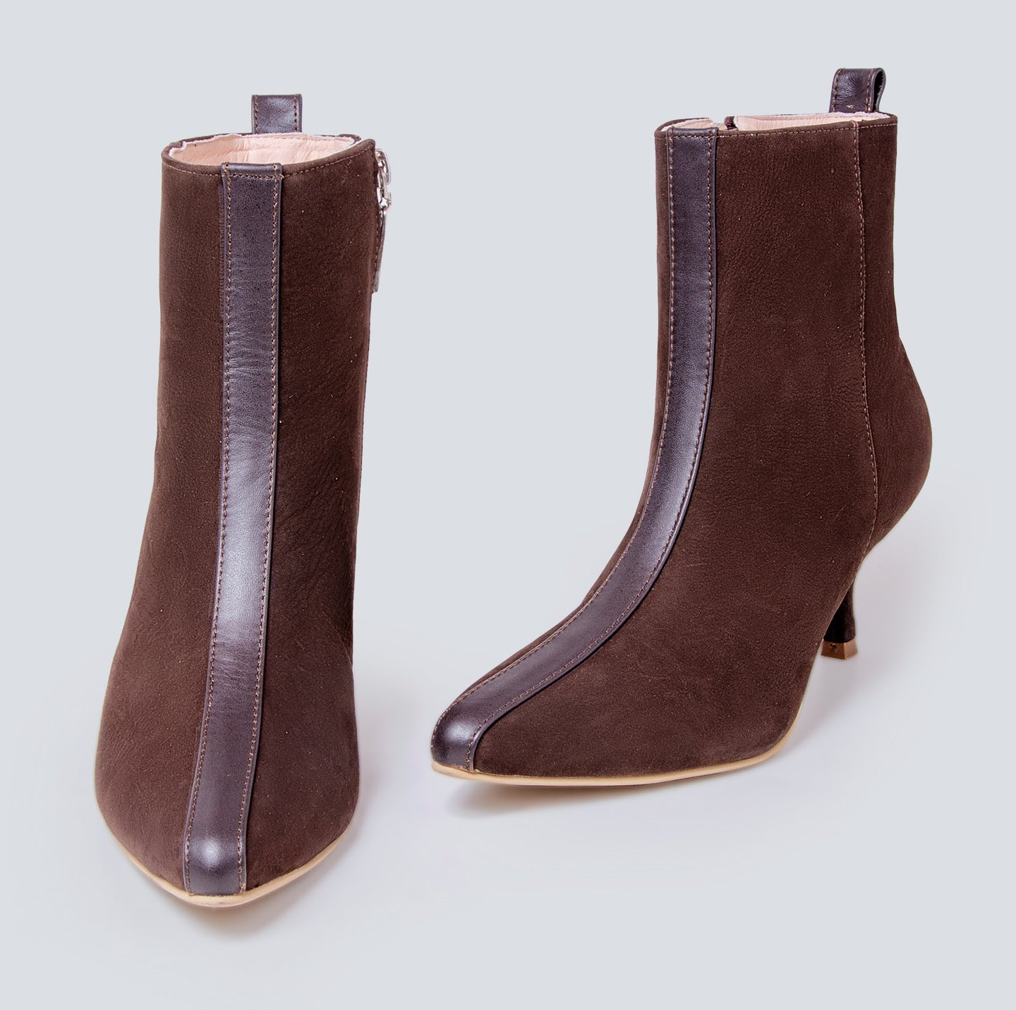 Botines en cuero lineal café