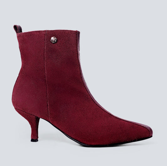 Botines en cuero lineal vino