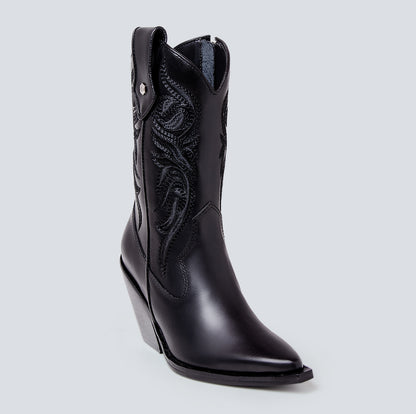 Botas en cuero para mujer bordada corta