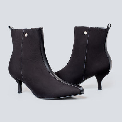 Botines en cuero lineal negro