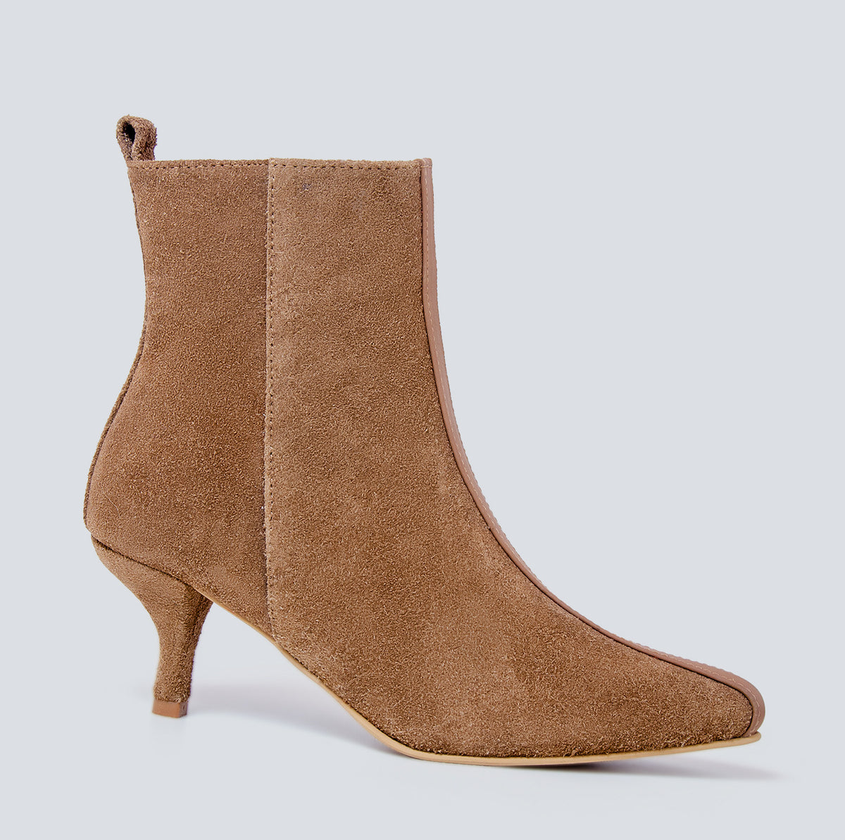 Botines en cuero lineal café claro