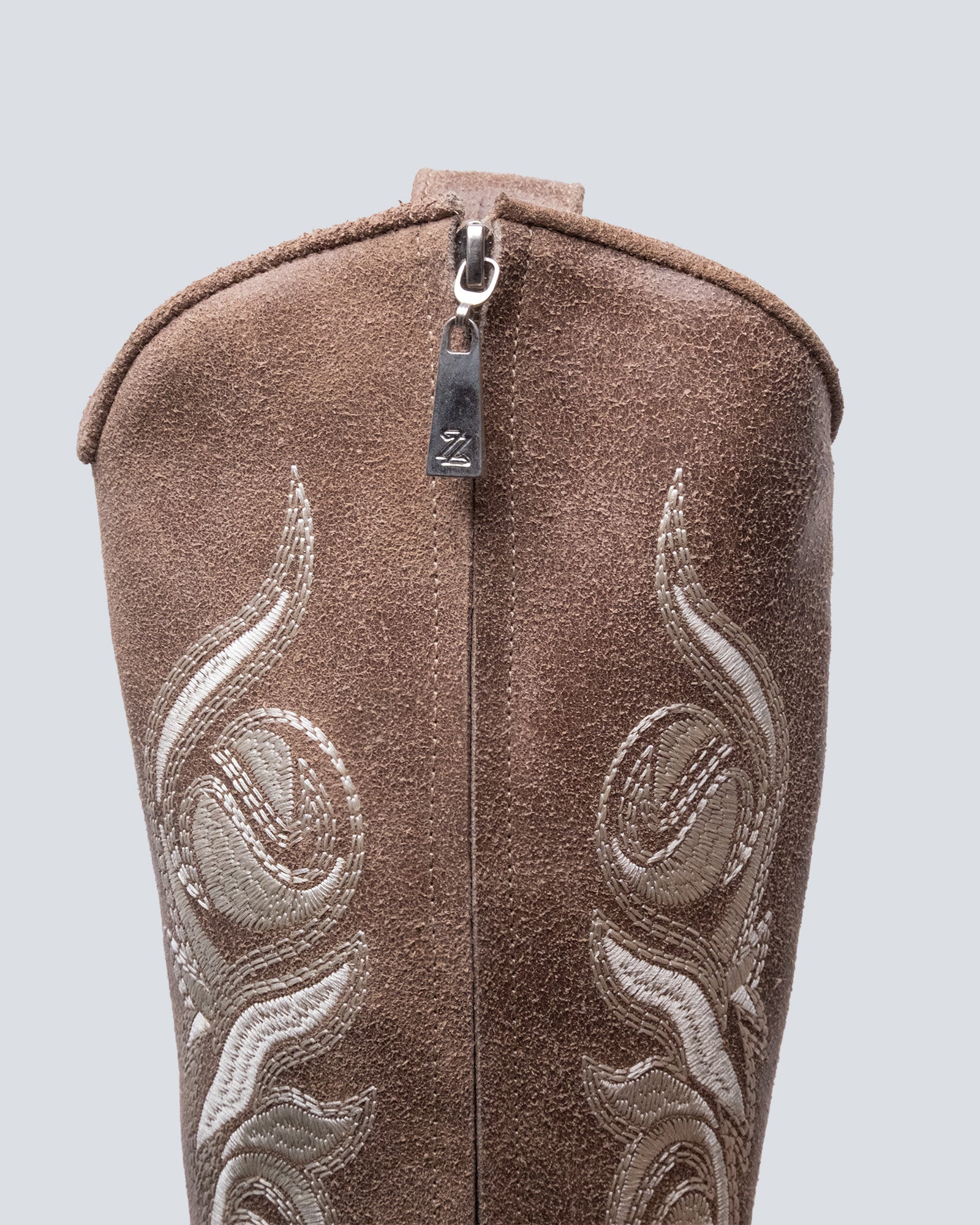 Botas en cuero larga bordada Arena