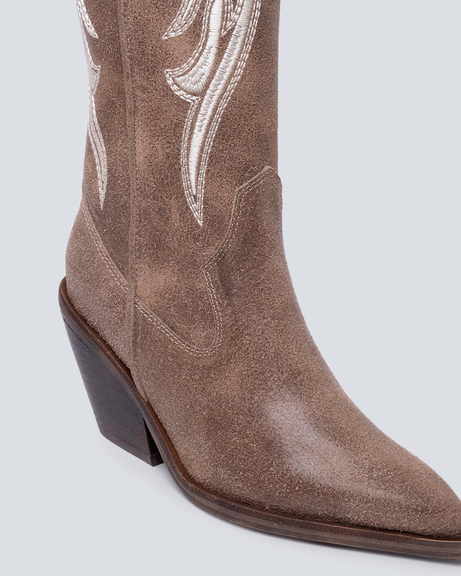 Botas en cuero larga bordada Arena