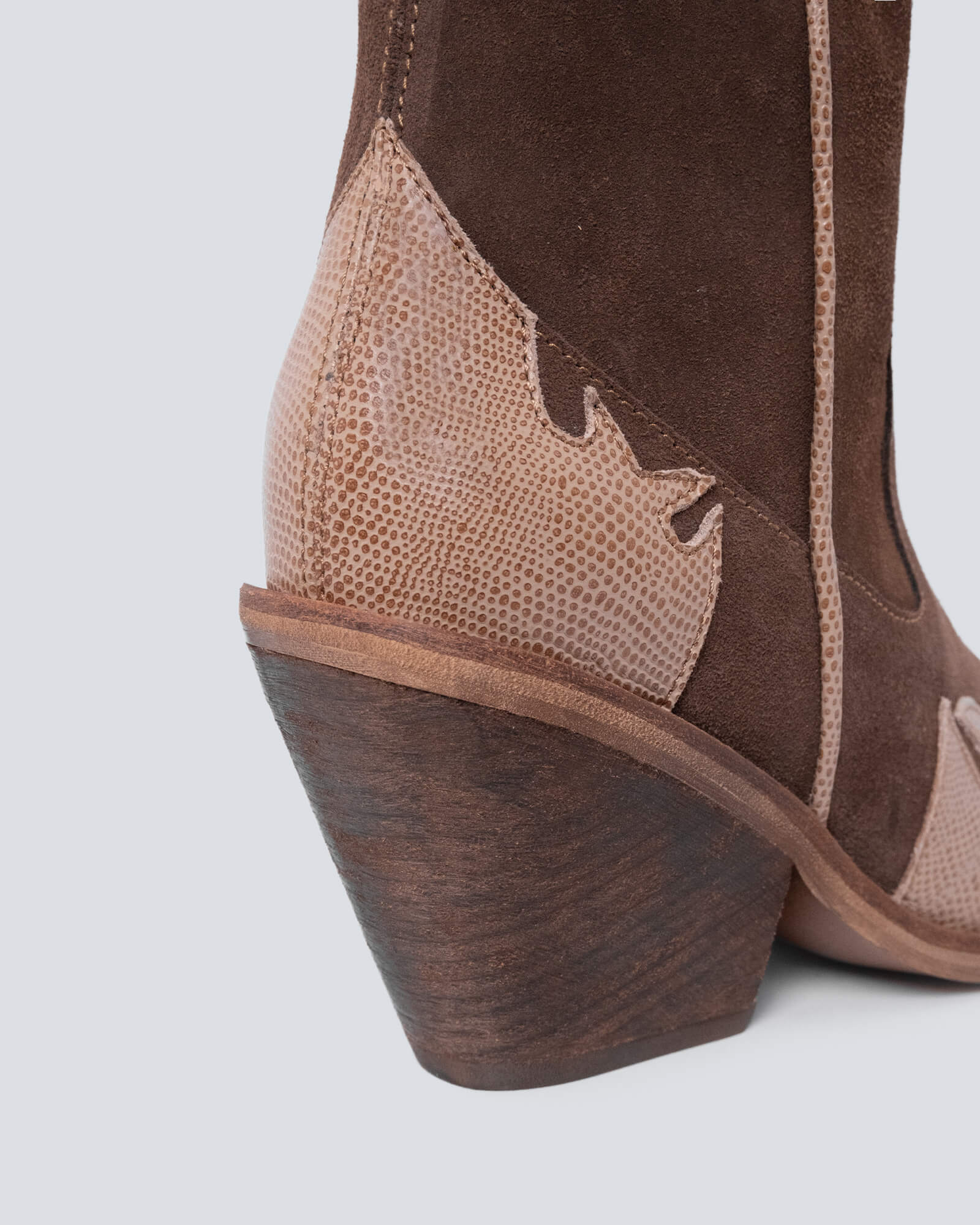 Bota texana Coachella cafe textura