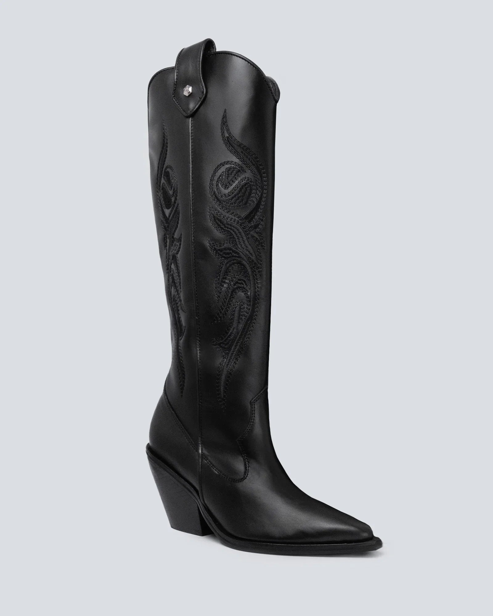 Botas en cuero larga bordada negra